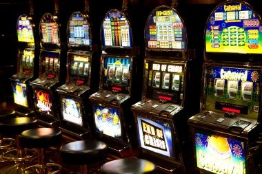 Mega Wheel live-spinning interface on slot 77 platform